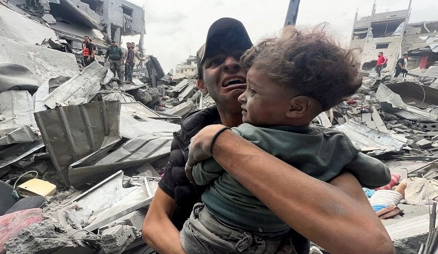 عشرات الشهداء والجرحى بقصف اسرائيلي لمطعم وسوق شعبي بغزة