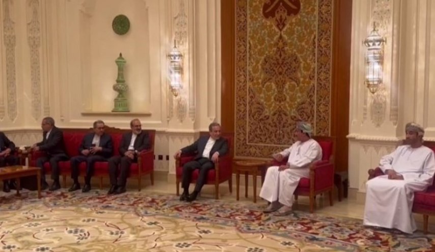 مفاوضات مسقط.. وزير خارجية إيران يصل سلطنة عمان