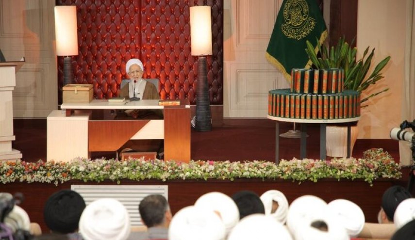 اهدای تفسیر تسنیم به آستان مقدس علوی توسط آیت‌الله جوادی آملی