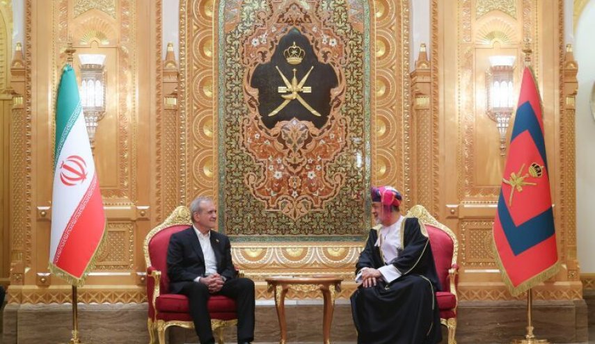 بزشكيان من مسقط: نقدر الدور البناء لعُمان في مسار المفاوضات