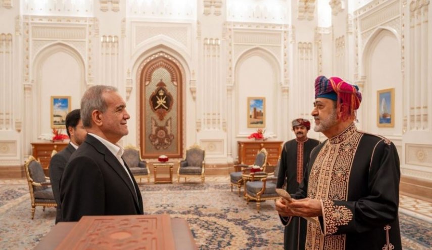 بالفيديو.. هدايا مميزة متبادلة بين الرئيس الإيراني وسلطان عُمان 