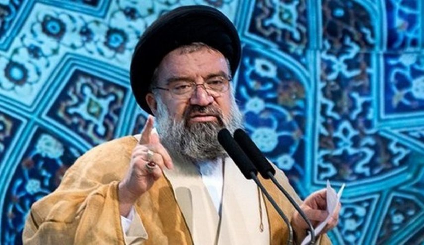 خطيب جمعة طهران: لن نتنازل عن حقنا السلمي للطاقة النووية