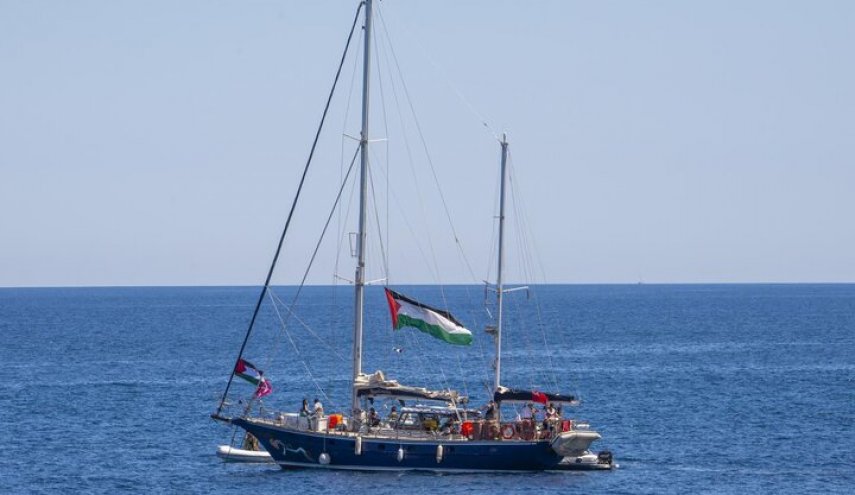 وزير الحرب الإسرائيلي يهدد سفينة الحرية 