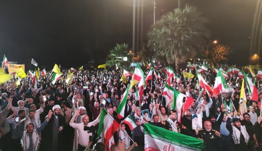 خروج شعبي عفوي في طهران تأييداً للقوات المسلحة الإيرانية