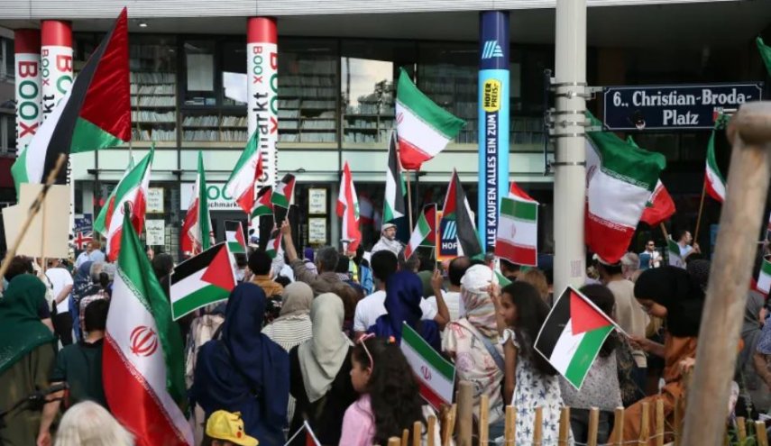 مظاهرة في فيينا تطالب بوقف العدوان الاسرائيلي على فلسطين وإيران
