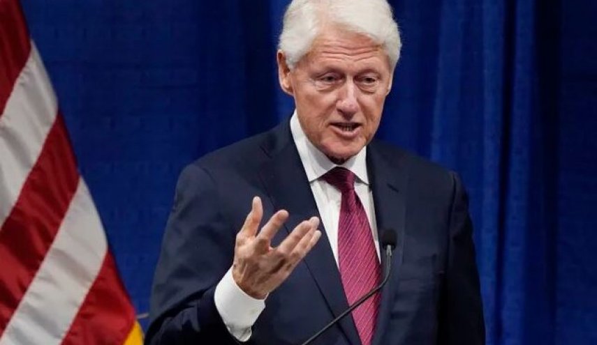 كلينتون منتقداً نتنياهو: أشعل الحرب ضد إيران للبقاء في السلطة
