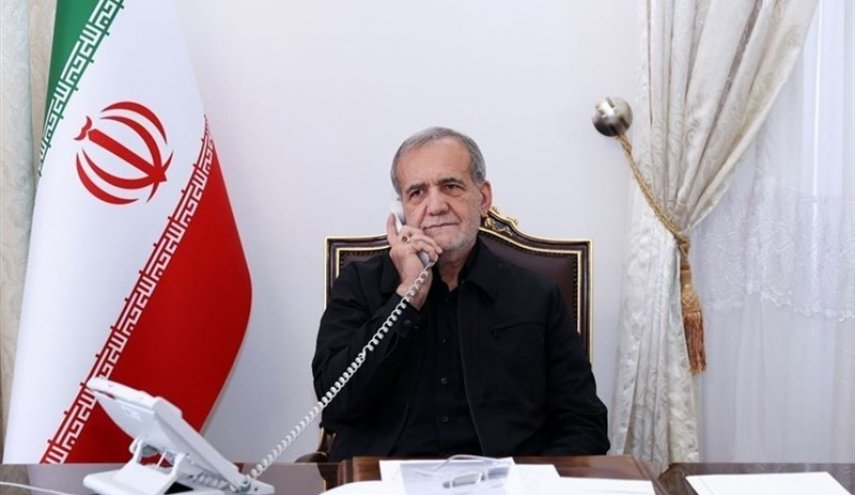 بزشكيان لماكرون: لن نتنازل عن حقنا النووي وتعزيز قدراتنا الدفاعية ليس محل تفاوض