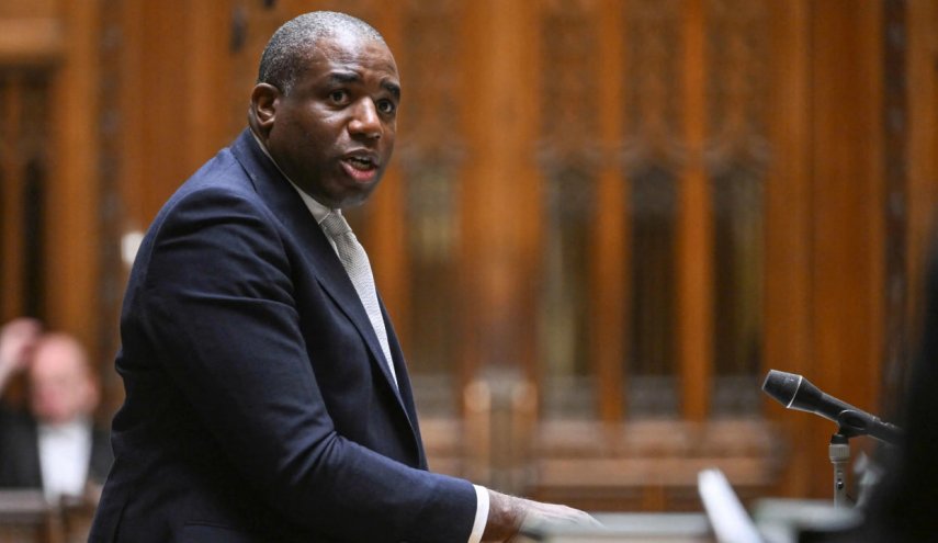 وزير خارجية بريطانيا يتهرب من إعلان موقفه من القصف الأميركي لإيران
