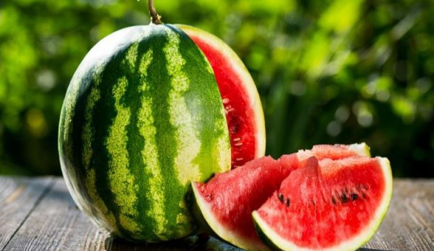 خطأ شائع يمكن أن يسبب التسمم عند تناول البطيخ