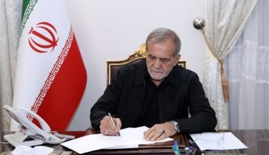 الرئيس الإيراني يبلغ قانون تعليق التعاون مع الوكالة الدولية للطاقة الذرية