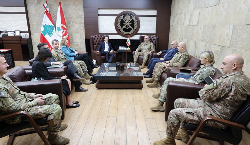 الرئيس اللبناني يطالب الاتحاد الأوروبي بدعم سيادة البلاد 
