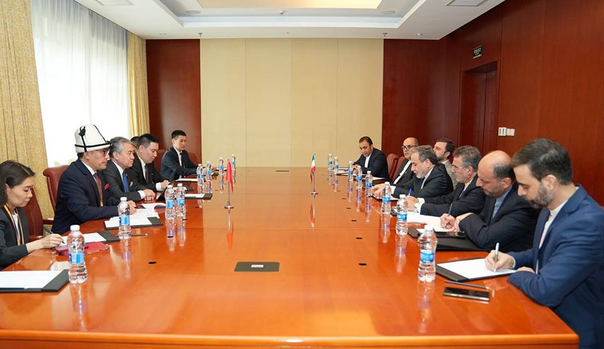 وزير الخارجية الإيراني يلتقي نظيريه الأوزبكي والقرغيزي في بكين