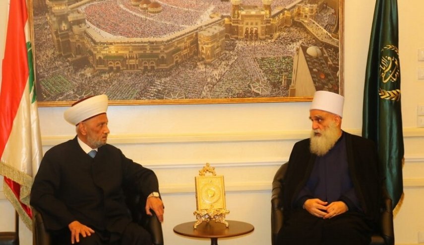 شيخ عقل الدروز ومفتي لبنان يدعوان لدرء الفتنة ووقف العنف بالسويداء