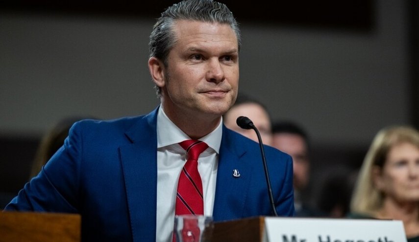 وزير الدفاع الأمريكي يقيل مستشارًا بارزًا بعد تسريب وثائق حساسة