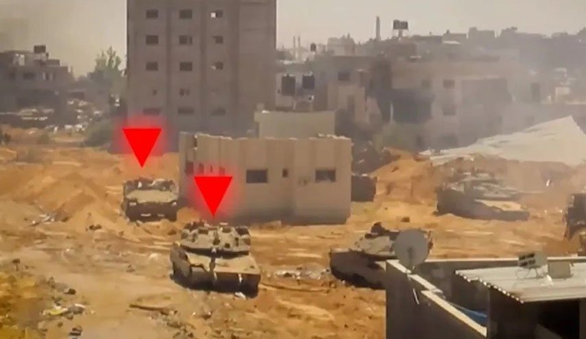 كتائب القسام تستهدف ناقلة جند وموقعا للاحتلال بقطاع غزة