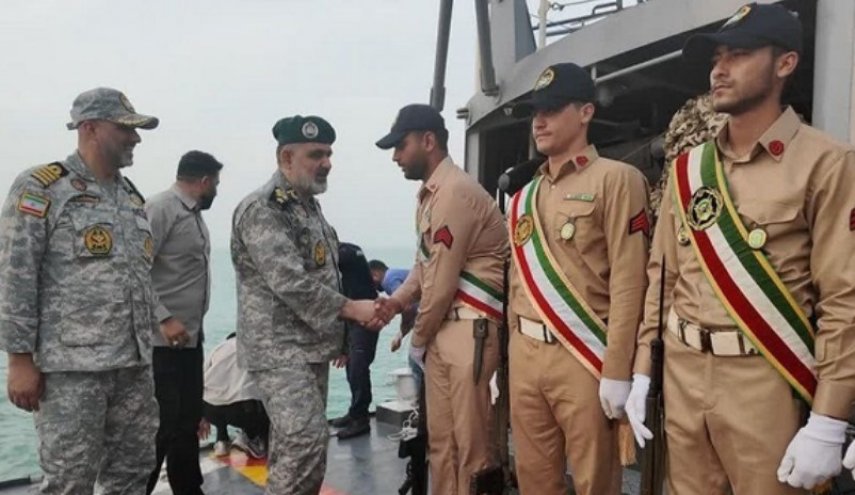 الادميرال ايراني يتفقد الوحدات البحرية في مضيق هرمز والخليج الفارسي
