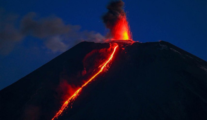 ثوران بركان كلوتشيفسكي عقب زلزال قوي ضرب شرق روسيا