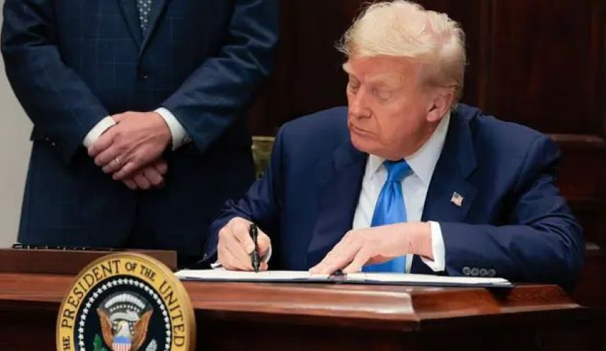 ترامب يأمر بنشر غواصتين نوويتين قرب روسيا
