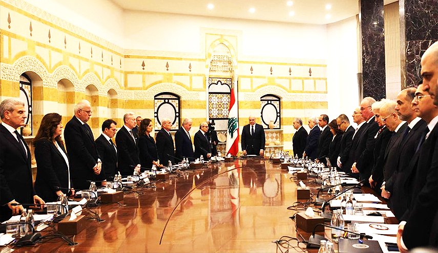 الحكومة اللبنانية تكلف الجيش بـ ’حصر السلاح’.. ووزيرا حزب الله وأمل ينسحبان