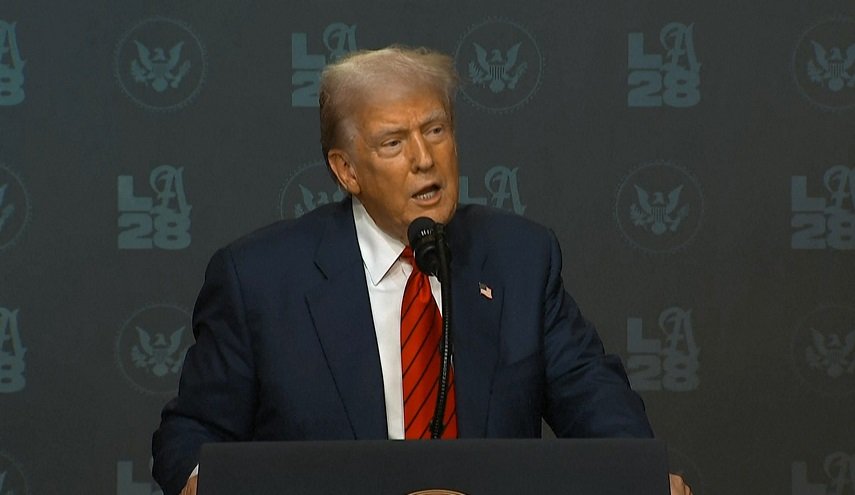 ترامب يرفض إعلان موقفه من احتمال قيام الكيان باحتلال كامل لقطاع غزة

