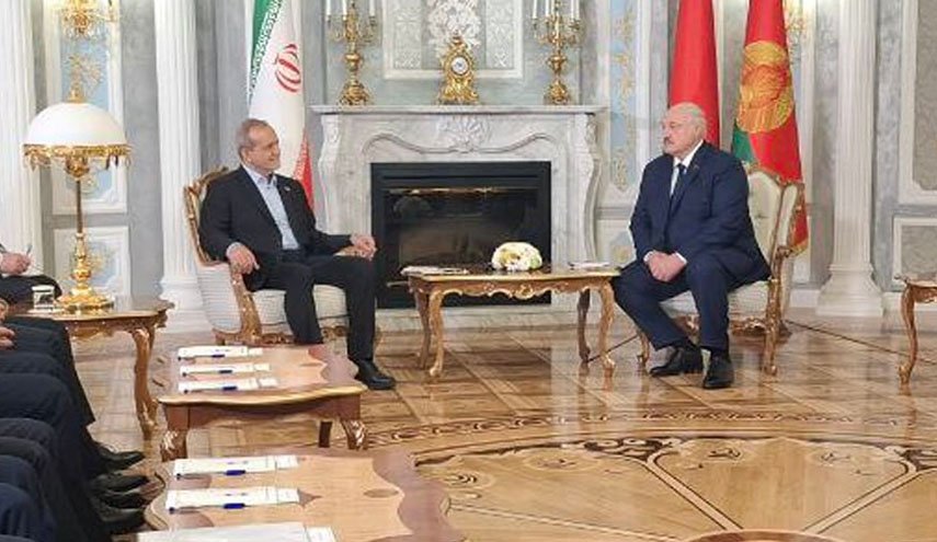 الرئيس البيلاروسي يستقبل الرئيس بزشكيان رسميا