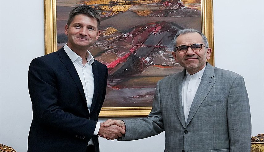 روانجي يلتقي مستشارا أمنيا سويسريا ويبحثان موضوعَي غزة والنووي