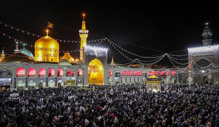 35 ألف زائر من 20 جنسية يحيون ذكرى استشهاد الإمام الرضا(ع)