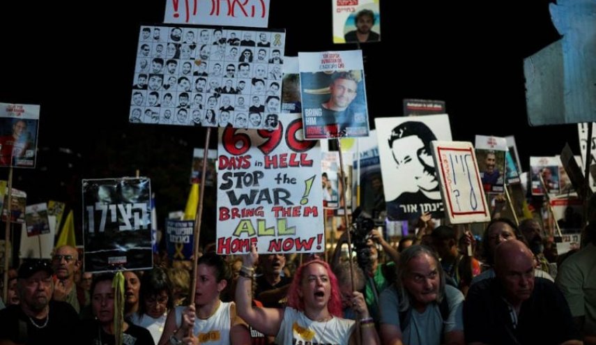 عائلات الأسرى الإسرائيليين غاضبة لعرقلة نتنياهو الصفقة مع حماس