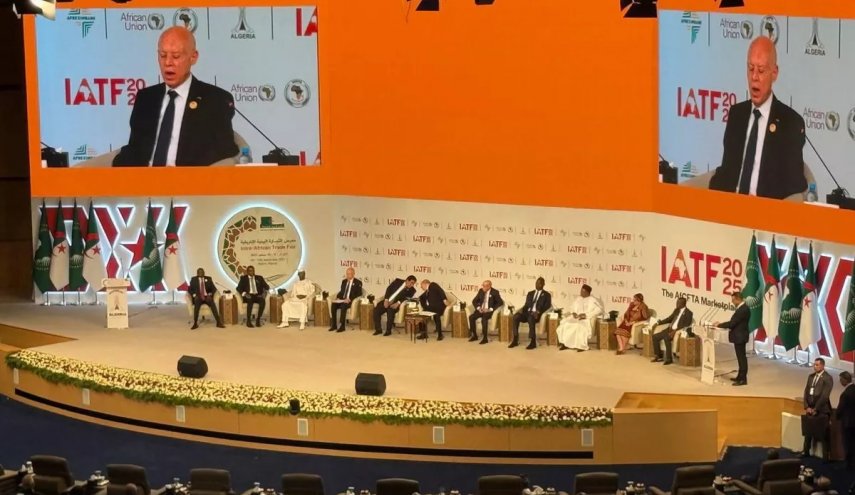 الرئيس التونسي: أفريقيا بحاجة لمقاربة جديدة في مواجهة الاستعمار الجديد

