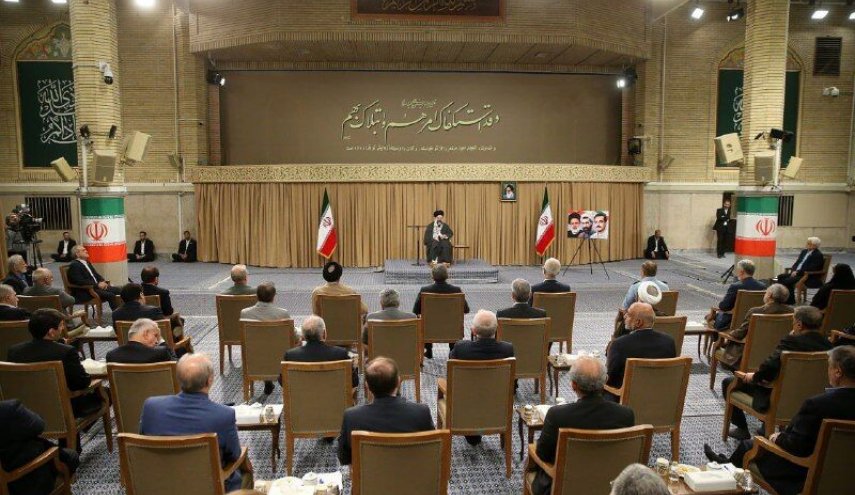 رهبر انقلاب در دیدار هیأت دولت: معیشت مردم مهمترین مسئله است
