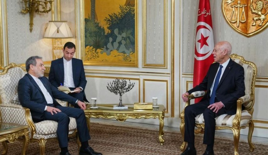 وزير الخارجية الايراني يجري محادثات مع الرئيس التونسي