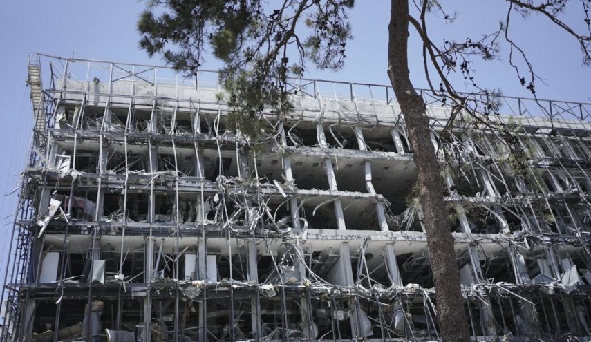 الكيان الصهيوني يقر بتلقي أضرار جسيمة من جراء الصواريخ الايرانية
