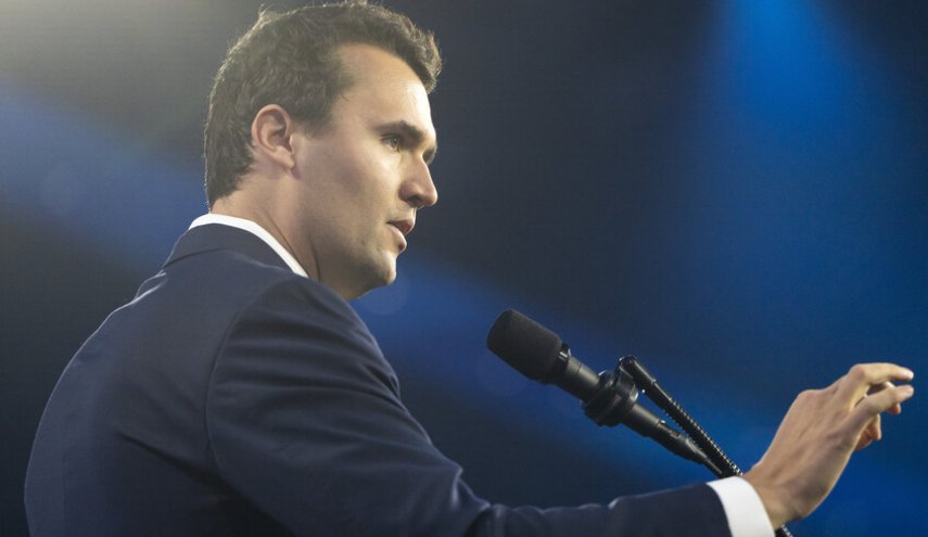 تفاصيل جديدة عن حياة المتهم بقتل تشارلي كيرك