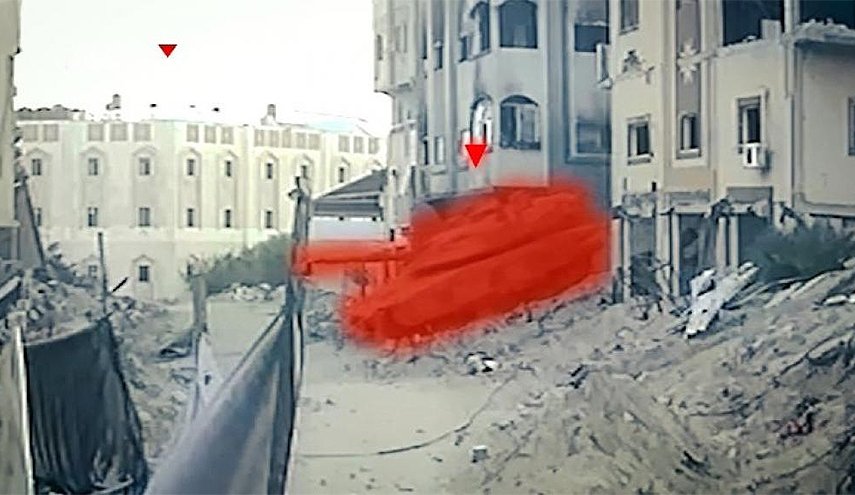 دبابتان إسرائيليتان تفجرهما القسام غربي مخيم جباليا