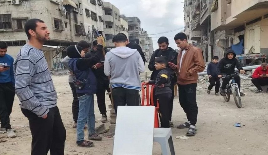 تعطل خدمات الإنترنت والاتصالات الأرضية في قطاع غزة بأكمله