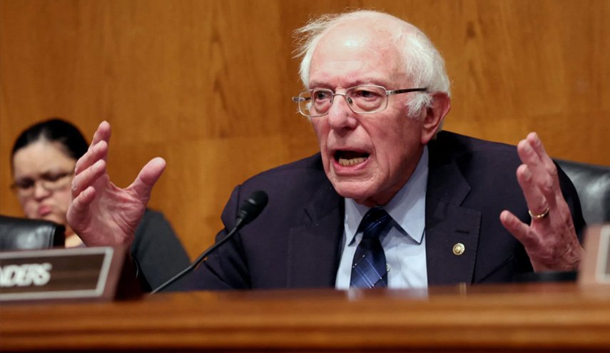 أول سيناتور أمريكي يصف جرائم الاحتلال في غزة بـ 'الإبادة جماعية'