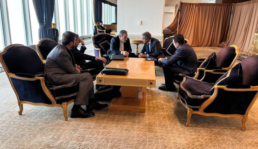 عراقجي وغروسي يبحثان منع تصعيد التوتر بشأن القضية النووية الإيرانية