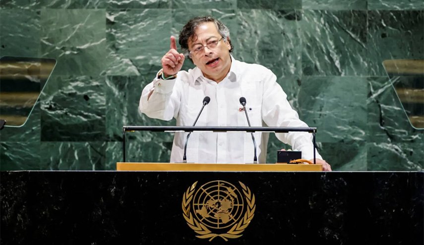 الرئيس الكولومبي يطالب بملاحقة ترامب جنائيا لغاراته بالبحر الكاريبي