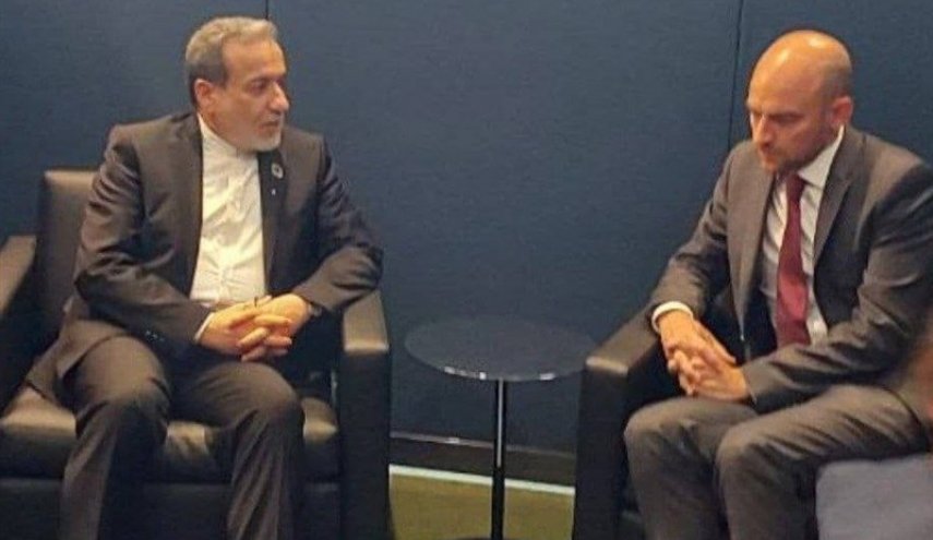 عراقجي ونظيره الفرنسي يبحثان المبادرات الدبلوماسية لوقف إعادة آلية الزناد