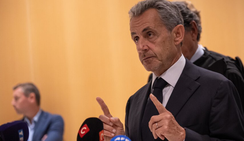 ساركوزي يعلق على الحكم بسجنه 5 سنوات بتهمة التآمر الجنائي