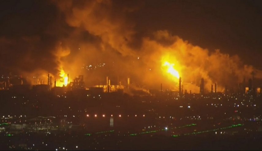 انفجار و آتش‌سوزی مهیب در پالایشگاهی در «لس‌آنجلس»