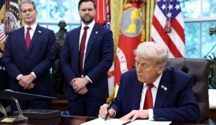 ترامب يتوعد ’بالقضاء التام’ على حماس إذا رفضت تسليم السلطة