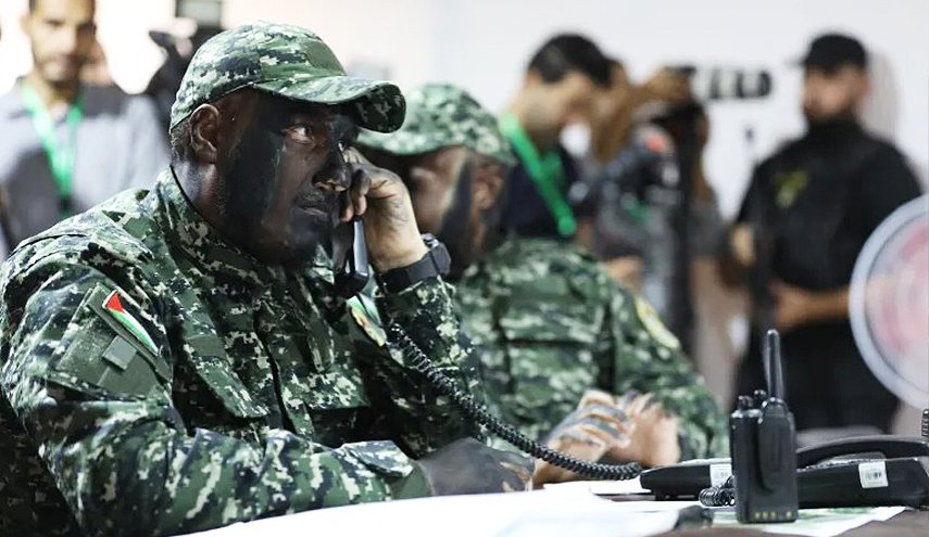 خلال مراسم تسليم الأسرى.. أمن المقاومة يلقي القبض على عميل للاحتلال