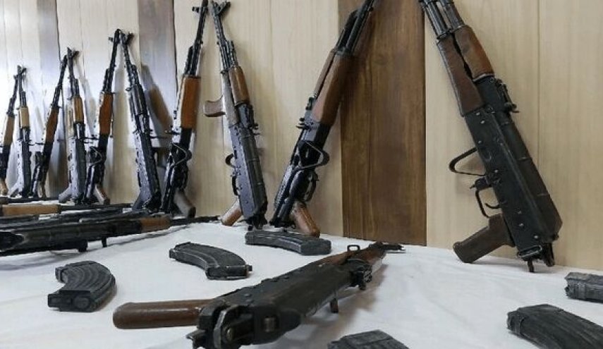 الأمن الداخلي الايراني يضبط مئات القطع من الأسلحة في كرمان
