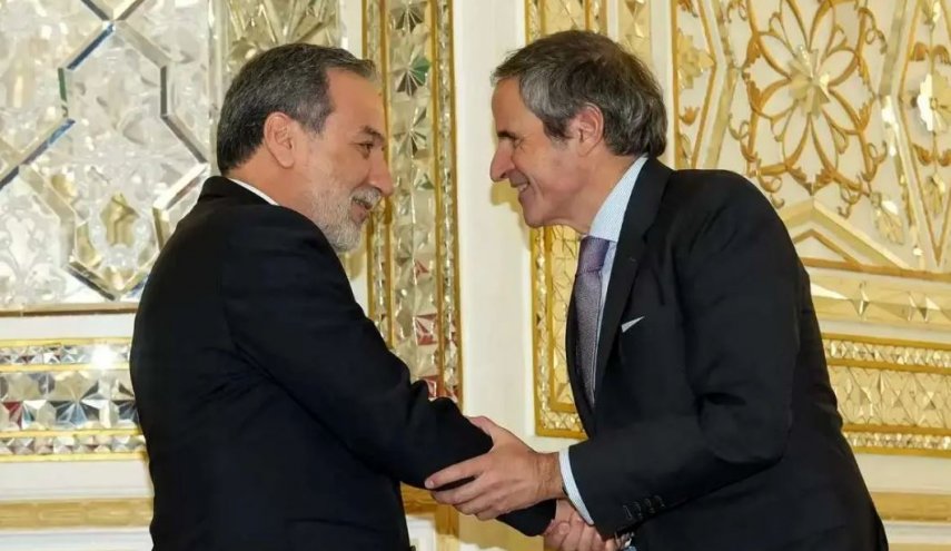 غروسي: أنا على تواصل دائم مع عراقجي