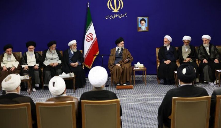 قائد الثورة : تعريف 