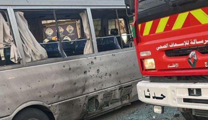 شهيد و11 جريحا بينهم طلاب باستهداف مسيرة 