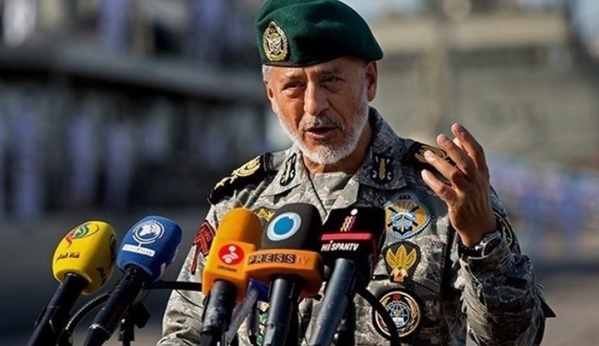 الأدميرال سياري يستعرض قدرات وانجازات القوات البحرية الايرانية