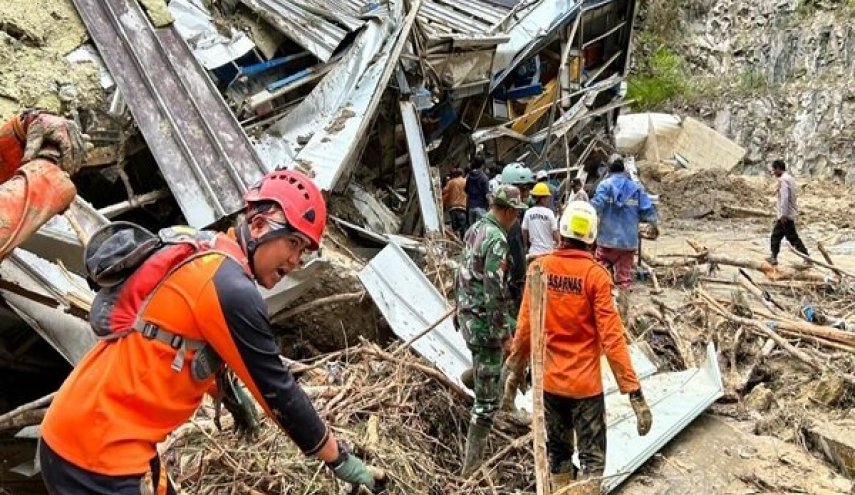 سیل در اندونزی؛ ۹۱۴ نفر کشته و ۳۸۹ تن مفقود شدند
