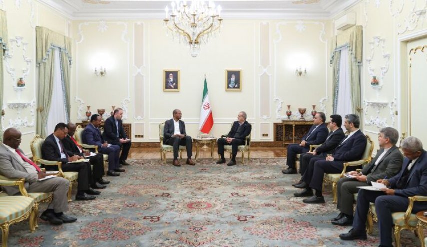 بزشكيان: بريكس نموذج جديد لتعزيز التعاون بين اعضائه